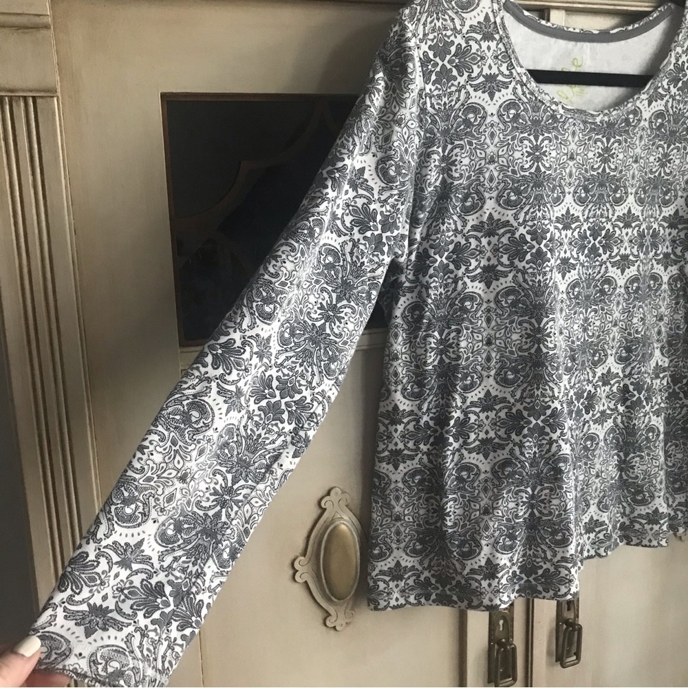 EUC Made For Life Printed Longsleeve Top - Picture 2 of 5